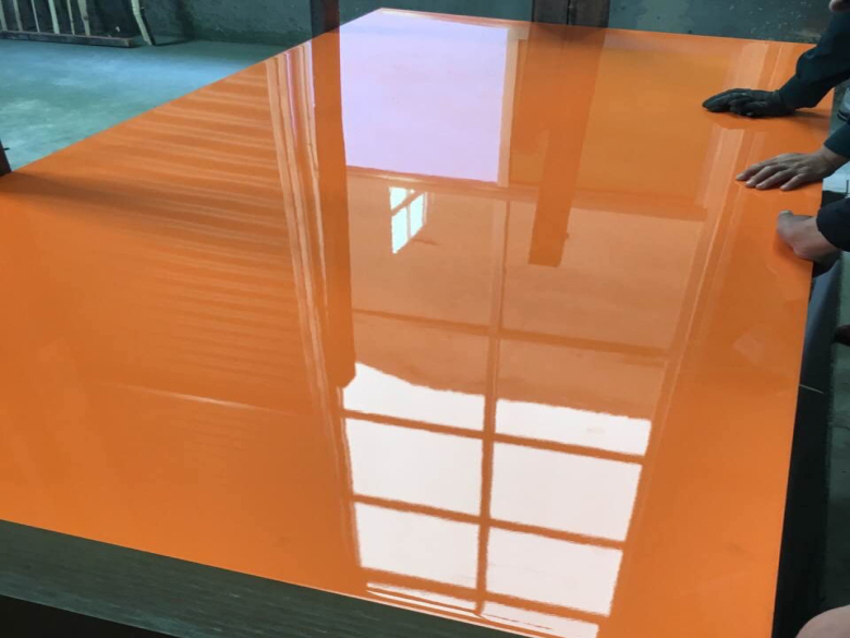 建筑模板滾膠時應講究什么？